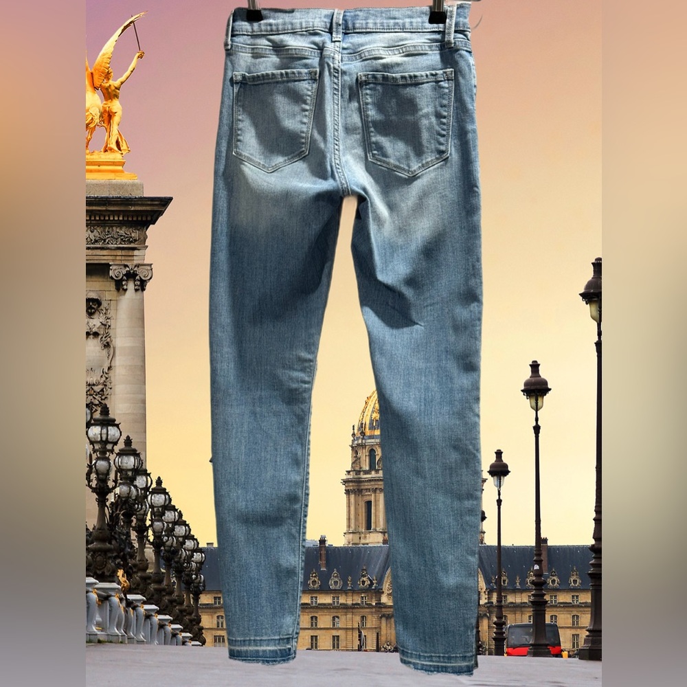 Banana Republic Light Wash Split Frayed Hem Low-Rise Jean Size 25 - Picture 2 of 5